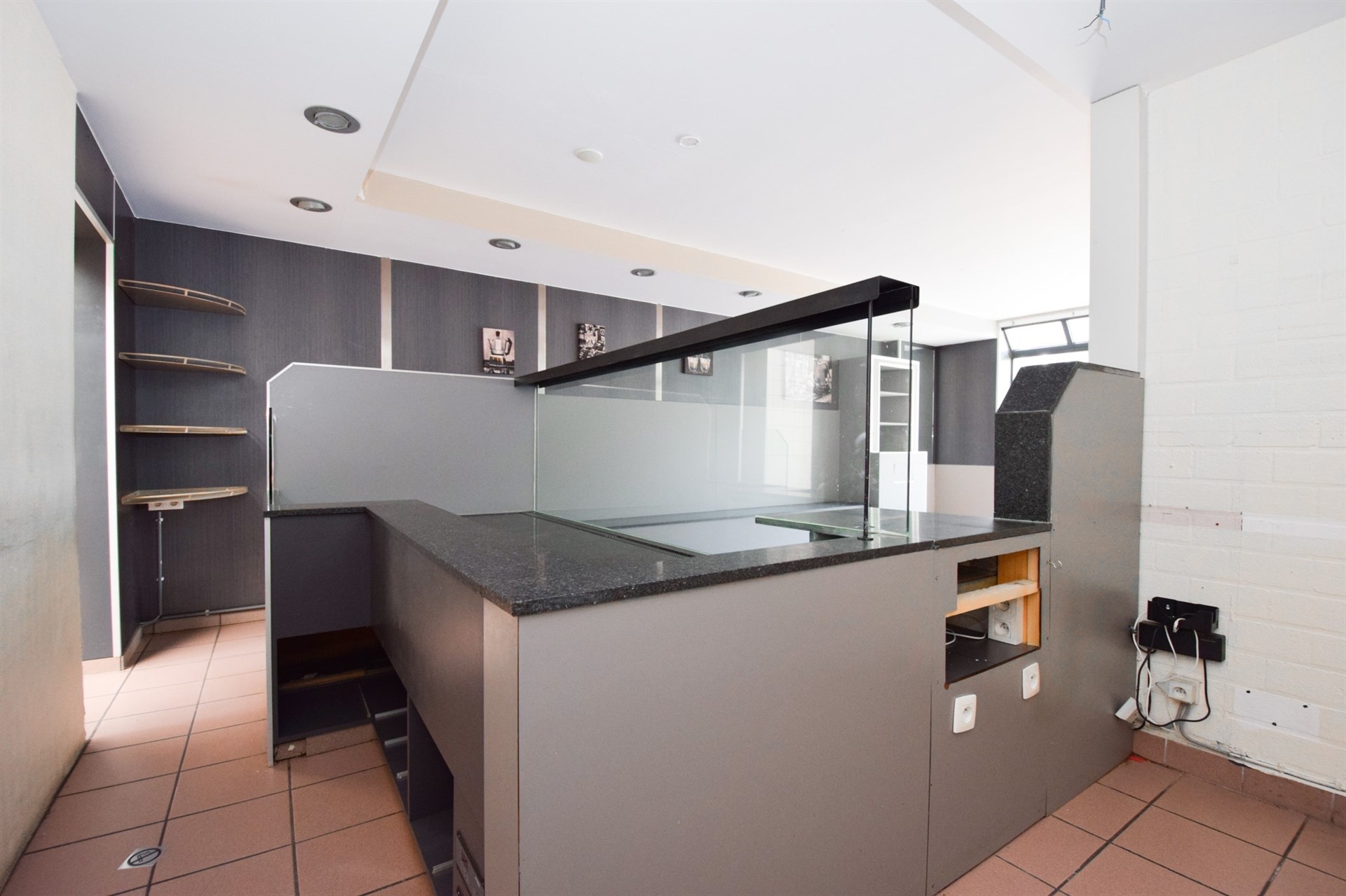 Uitstekend gelegen opbrengsteigendom bestaande uit handelsgelijkvloers + duplex appartement - foto 5