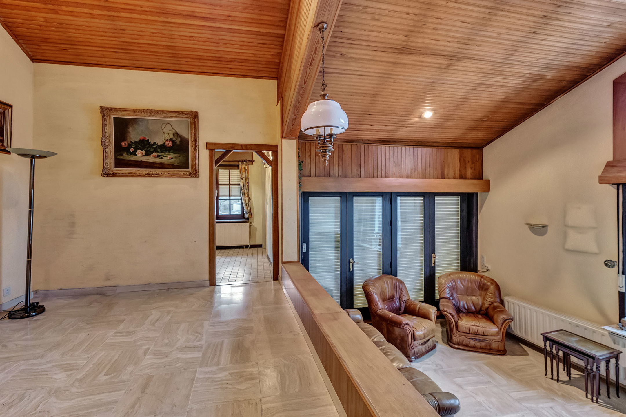 Te renoveren HOB met ruime garages en tuin - foto 4