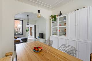 Een functionele gezinswoning gelegen in een rustige straat in Niel, met drie slaapkamers, vernieuwde daken en een tuintje met achteruitwegOp het...