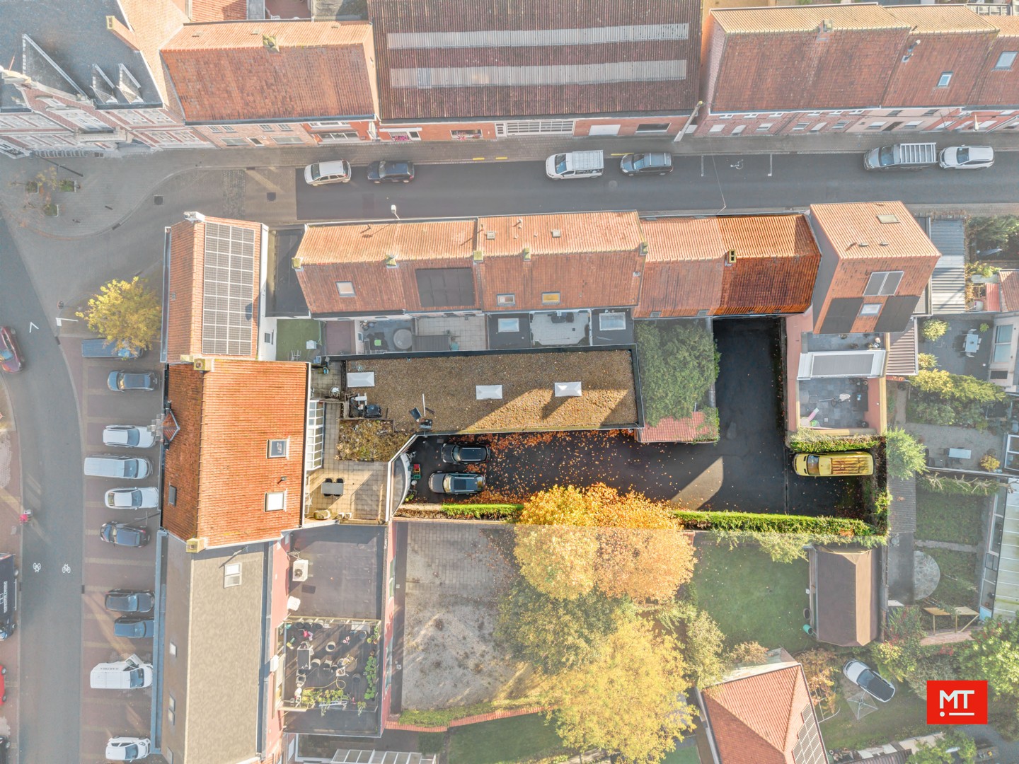 Bijzonder ruim gebouw met tal van mogelijkheden en uitweg, te koop in de dorpskern van Dadizele - foto 4