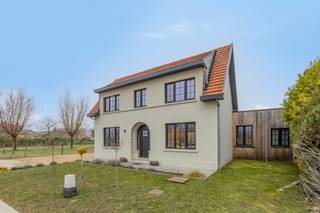 Looking for a move-in-ready, fully renovated detached home in a quiet yet easily accessible location? Then this beautiful property at Provinciebaan...