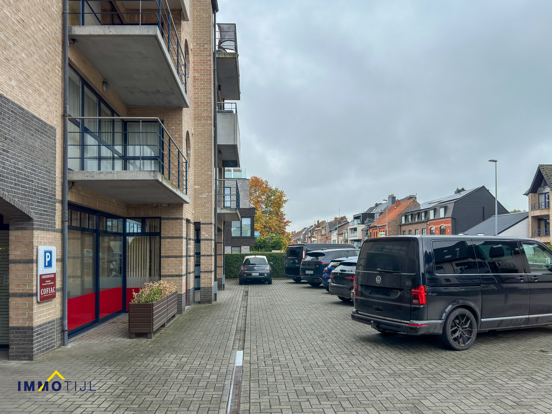 Gelijkvloerse kantoorruimte met parking te Ninove! - foto 2
