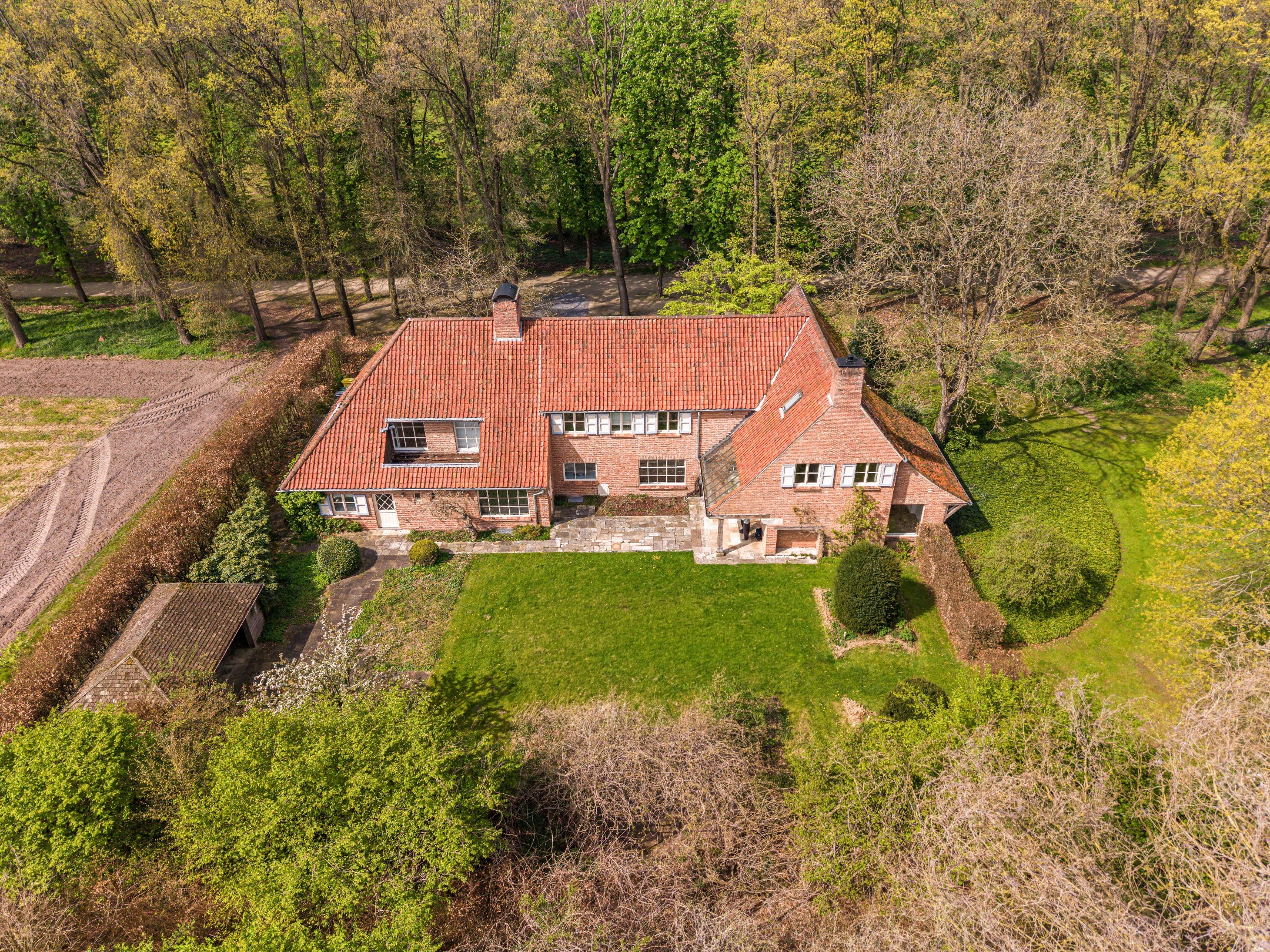 Uitzonderlijke villa op een prachtig domein van ca. 2,9 ha - foto 2