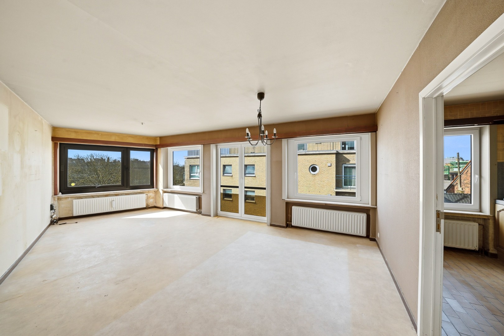 Op te frissen appartement met zicht op het Sint-Catharinaplein in Oostende - foto 5