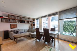 Prachtig triplex appartement met rooftop terras.We betreden dit prachtig appartement via de gemeenschappelijke inkomhal om vervolgens de trap te...