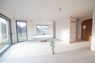 De woning is gelegen in een zeer rustige en aangename wijk in Zulte.Dichtbij het centrum, winkels, scholen en openbaar vervoer.De woning bevindt zich...