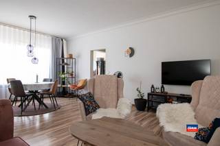 <p><span>HOBOKEN | APPARTEMENT MET 2 SLAAPKAMERS NABIJ HET CENTRUM VAN HOBOKEN | EPC E | Dit op te frissen appartement is gelegen op de eerste verdieping van een klein gebouw (slechts 2 appartementen) en beschikt over aparte meters voor gas, elektriciteit en water. Bijgevolg zijn er geen algemene kosten.</span></p><p><span>Verder zijn er twee ruime slaapkamers, een ingerichte keuken en een badkamer met douche en toilet. Op het gelijkvloers is een gemeenschappelijke berging voor onder andere fietsen, enz. en in de kelder is er een private kelderberging.</span></p><p><span>Dit appartement is uitstekend gelegen op wandelafstand van openbaar vervoer, scholen, winkels en het park Sorghvliet.</span></p><p><span> </span></p>