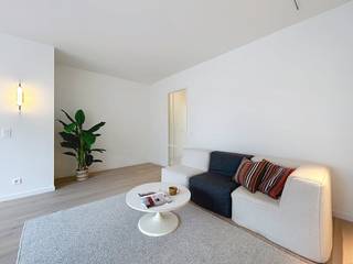 Indeling: <br />- ruime inkomhal met apart gastentoilet <br />- lichtrijke woonkamer met hoogwaardig afgewerkte open keuken (36 m²) <br />- berging met aansluiting voor wasmachine/droogkast <br />- slaapkamer 1 (12,5 m²) <br />- slaapkamer 2 (9 m²) <br />- slaapkamer 3 (8 m²) <br />- badkamer met inloopdouche en dubbele wastafel (4,5 m²) <br />- groot west-gericht terras (10,5 m²) <br />- ruime kelderberging (11,5 m²) <br />- gemeenschappelijke fietsenstalling <br /><br />Gerenoveerd in 2026: <br />- natuurlijke eiken parket (geolied) die naadloos doorloopt in het ganse appartement en aansluit bij de tegelvloer van de badkamer <br />- 2 stalen deuren<br />- nieuwe ramen in het volledige appartement <br />- Ixina keuken (10 jaar garantie op de kasten en 5 jaar op de toestellen) <br />- achtergevel werd recent gerenoveerd <br />- veiligheidsdeur <br />- aparte voorziening voor wasmachine/droogkast <br />- alle sanitaire en elektrische leidingen vernieuwd <br />- volledige vernieuwingen van cv leidingen en radiatoren <br />- inclusief high quality led verlichting <br />- volledige renovatie werd uitgevoerd door een Belgische aannemer uit het Antwerpse<br />- achterste slaapkamer (met vrije gevels) is geïsoleerd<br /><br />Ondergrondse autostaanplaats verplicht bij aan te kopen voor 20.000 euro. <br /><br />Bent u geïnteresseerd in dit high end afgewerkt appartement te koop in Wilrijk? Aarzel dan niet om contact met ons op te nemen. Wenst u uw eigendom ook te koop of te huur te stellen? We helpen u graag verder. Steeds tot uw dienst om u verder te helpen met al uw vragen over vastgoed! <br /><br />Bestuursmaatregelen in het maatregelenregister: nee