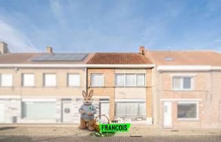 In een rustige, kindvriendelijke straat in Veldegem ligt deze instapklare rijwoning waar comfort, ruimte en bereikbaarheid prachtig...