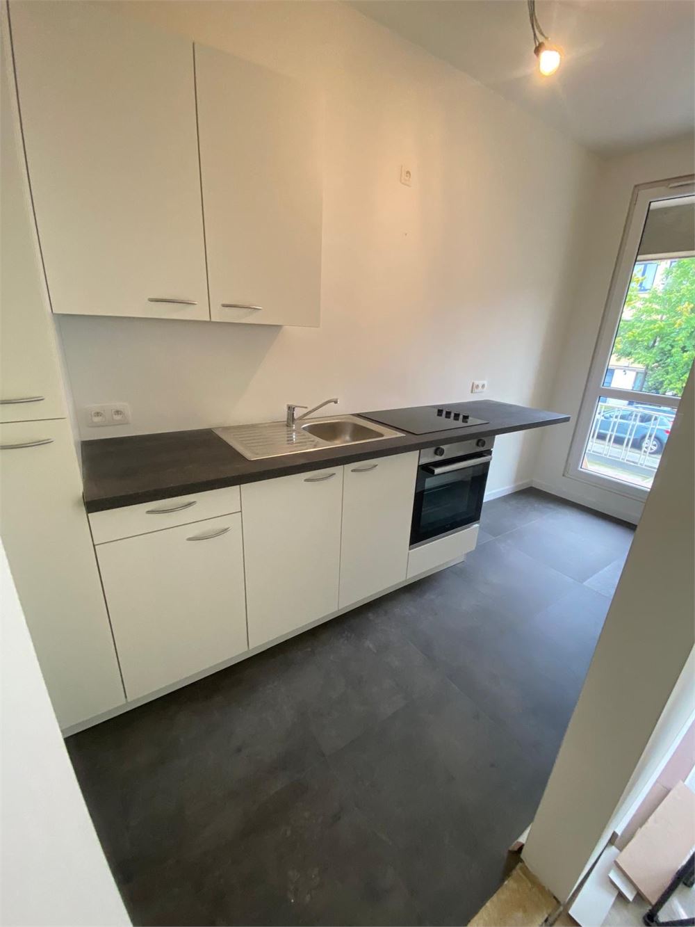 Volledig gerenoveerd ruim 1 slaapkamer appartement - foto 5