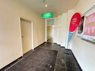 <p><span>Kantoorruimte gelegen in het hartje van Grobbendonk!</span></p><p><span> </span></p><p><span>Dit te renoveren kantoorgebouw, gelegen in het bruisende hart van Grobbendonk, belooft een ideale ruimte te worden voor bedrijven die op zoek zijn naar een centrale locatie. </span></p><p><span>Met zijn veelbelovende indeling biedt dit gebouw twee wachtruimtes, een handige kitchenette en maar liefst vier kantoorruimtes.</span></p><p><span> </span></p><p><span>De renovatieplicht is van toepassing. Er zijn financiële ondersteuningsmaatregelen (vb. renteloos renovatiekrediet, energielening+, bepaalde premies...) om u daarbij te helpen!</span></p><p><span> </span></p><p><span>Neem vandaag nog contact met ons op voor meer info of een bezoek ter plaatse. Contacteer ons op 0479/01.01.01!</span></p>