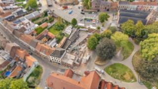 <p>Deze eigendom is TOPgelegen aan de Passage en aan de Sint-Hermesbasiliek en biedt veel potentieel.</p><p>Grote herenwoning genietend van prachtige uitzichten, op een toplocatie. <br />Aangename grote ruimtes, enorm veel potentieel. <br />INDELING: inkom en traphal, diverse kantoorruimtes, leefruimte, keuken, extra groot bijgebouw + verdiep, 5 slaapkamers en grote zolder.</p><p>Ideale gezinswoning, kantoren/burelen/praktijk of als investering.</p><p>Goede investering op een TOPLOCATIE.</p><p>Bezoek na afspraak met Immo Beguin: info@immobeguin.be</p>