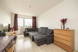 <p>Op een bijzonder centrale locatie aan de Mercatorstraat 132 in Antwerpen bevindt zich dit aangename en goed onderhouden appartement. Dankzij de ligging tussen het populaire Zurenborg en het Groen Kwartier, met winkels, horeca, openbaar vervoer, het stadscentrum en belangrijke invalswegen in de onmiddellijke omgeving, geniet het appartement van een uitstekende bereikbaarheid.</p><p>Het appartement beschikt over een praktische indeling met een aangename leefruimte, een vernieuwde keuken, slaapkamer(s) en badkamer. Het geheel is verzorgd en vormt een comfortabele woonomgeving.</p><p>Ook technisch scoort het appartement goed: het beschikt over een gunstig EPC-label C en de elektrische installatie is conform het AREI. Het gebouw is bovendien voorzien van een lift en beschikt over een aangename gemeenschappelijke tuin.</p><p>Het appartement is momenteel verhuurd, waardoor het zich uitstekend leent als investeringsvastgoed. De combinatie van de centrale ligging, goede bereikbaarheid, gunstige energieprestatie en bestaande verhuursituatie maakt dit een interessante opportuniteit voor wie op zoek is naar vastgoed in Antwerpen met onmiddellijke huuropbrengsten.</p><p>Troeven: <br />- EPC C (geen renovatieplicht)<br />- conforme elektriciteit <br />- vernieuwde keuken <br />- verhuurd <br />- interessante investering <br />- centrale ligging tussen Zurenborg en Groen Kwartier <br />- lift <br />- gemeenschappelijke tuin <br />- uitstekende bereikbaarheid.</p><p>Interesse? Neem contact met ons op voor meer informatie of een bezoek ter plaatse.</p>