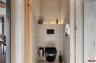 Dit gezellig appartement is centraal gelegen in Lebbeke, vlakbij winkels, scholen en openbaar vervoer en bevindt zich op de 2e verdieping...