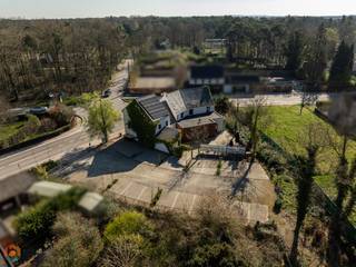 Op een prachtige locatie te Keerbergen bevindt zich dit handelspand met bovengelegen woonst en ruime parking. Dit karaktervolle vastgoed bevindt...