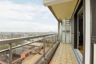 Lichtrijk hoekappartement te Deurne-Bosuil, een buurt die een fijne mix biedt van dagelijks comfort en gezellige stadsenergie.Je woont hier op...