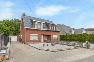 Op een uitstekende locatie te Putte (Beerzel) bevindt zich deze op te frissen woning met 2 slaapkamers en garage. U bevindt zich hier in een...