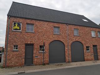 Deze halfopen woning ligt rustige gelegen in het pittoreske Lapscheure.Ze is ruim, instapklaar en voorzien van alle comfort.Ze is als volgt...