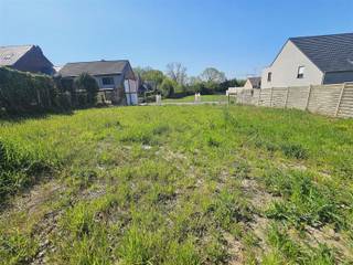Bouwgrond voor gesloten bebouwing gelegen op toplocatie!Lot 2Totale oppervlakte: ±2a22caPerceel diepte: 32m80Perceel breedte: 6m55Het perceel situeert zich in een residentiële omgeving, vlak in het bruisende centrum van Wambeek / Ternat waar u met de fiets of te voet mooie wandelingen kan maken. Op fietsafstand van het station van Ternat. In de directe nabijheid van bushalte, scholen en handelaars, op 2km van de afrit van de autosnelweg en minder dan 15 km van Brussel. Kortom de ideale ligging!Voor meer info kan u ons contacteren via info@c21.be - 02/513.13.13. Wij informeren u graag verder.