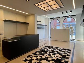 Handelspand te huur in centrum Kuurne!Gelegen in het bruisende centrum van Kuurne, geniet deze eigendom van een uitstekende bereikbaarheid en een...