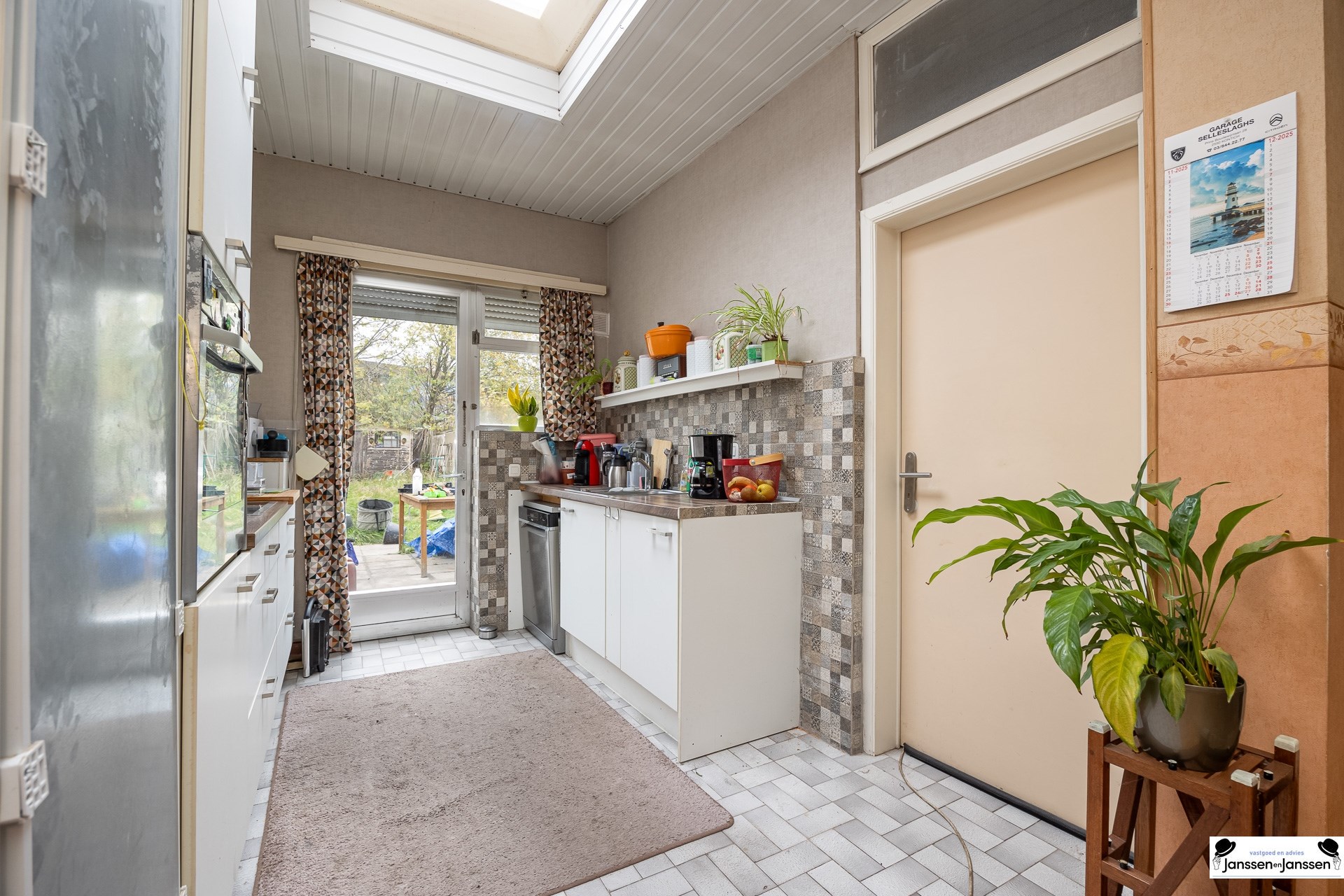 Te renoveren charmante woning met grote tuin - foto 4