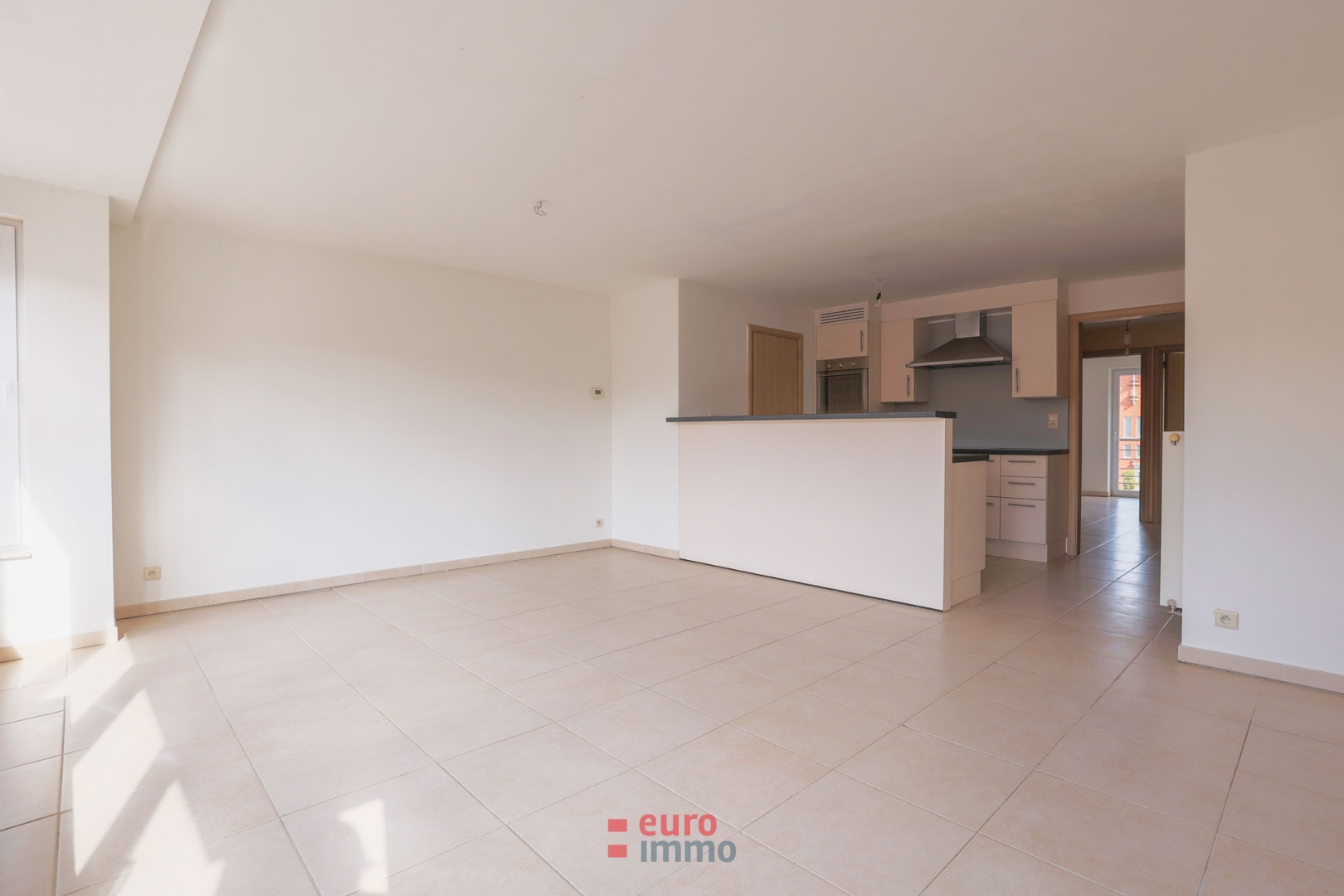 Lichtrijk appartement met 2 slaapkamers in de historische stadskern! - foto 3