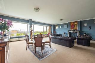 ANVERS - Mechelsesteenweg : Très spacieux penthouse avec une magnifique vue panoramique, 4 chambres à coucher, 2 salles de bains et une place...