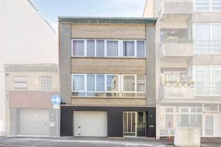 Are you looking for a home that you can decorate completely according to your own taste? This house to renovate located in Nolet De Bauwerestraat 8...