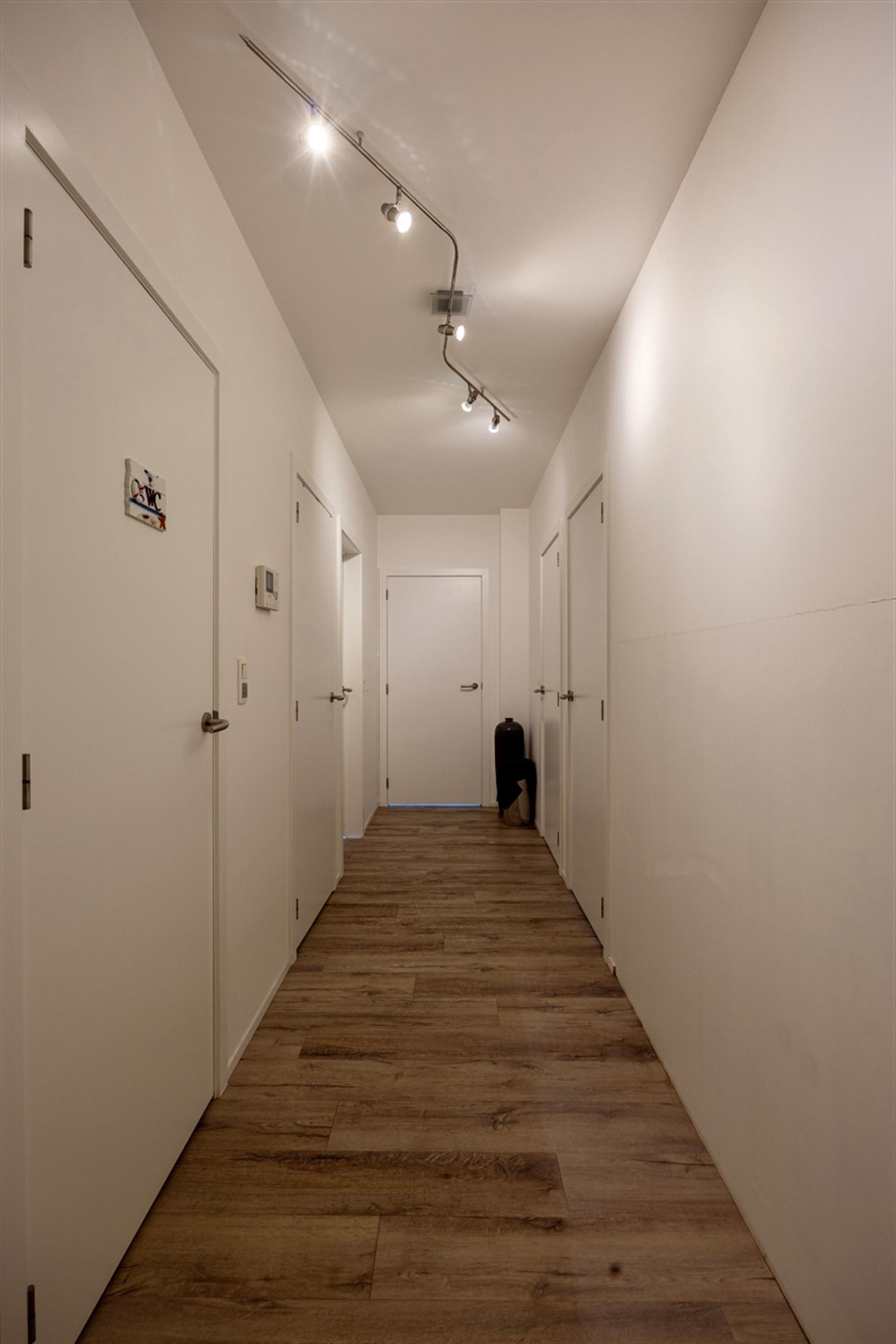 Lichtrijk nieuw 2-slaapkamer appartement met kelder - foto 4