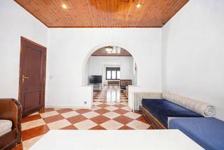 Gelegen in de Rue Steyls in Jette, zal deze ruime woning van ±200 m² liefhebbers van royale volumes en projecten op maat zeker aanspreken. Een...