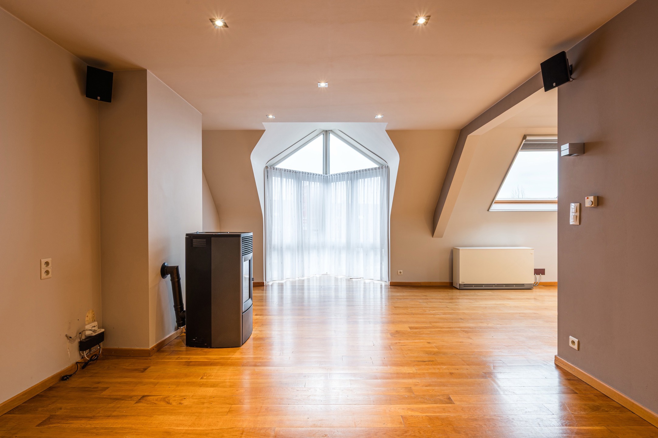 Instapklaar 2 slaapkamer appartement met garage in kleinschalig gebouw - foto 4