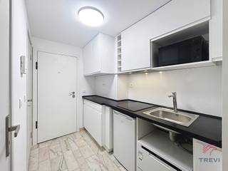 ETTERBEEK, aan de rand van het Jubelpark en zijn vele en diverse voorzieningen (winkels, vervoer, restaurants, ...), mooie halfgemeubileerde...