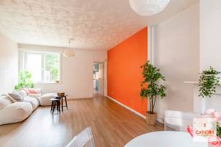 Bent u op zoek naar een woning die u verder kan opfrissen en naar eigen smaak kan inrichten? Dan is deze charmante woning in de Adriaan...