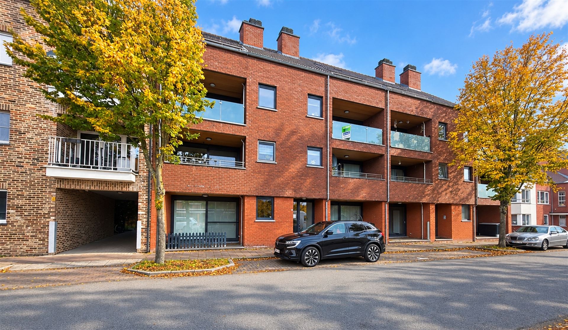Appartement met 2 slaapkamers, terras en 2 ondergrondse parkeerplaatsen - foto 2