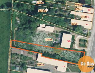 BERLARE - Bouwgrond voor halfopen bebouwing op 9 are 71Deze gunstig gelegen bouwplek is gelegen in de Kerkstraat, naast de woning met nummer...