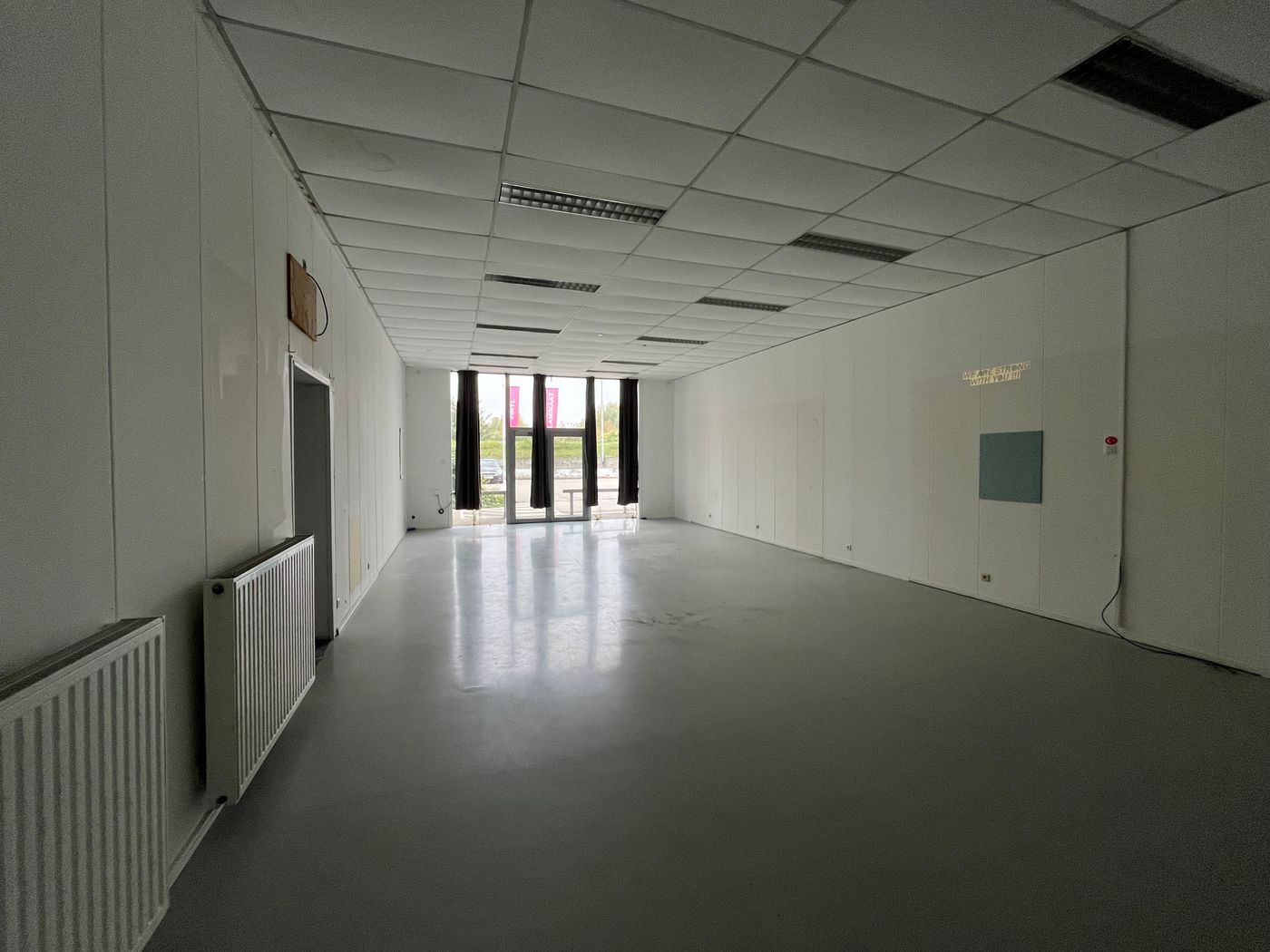 278 m² commerciële ruimte met 168 m² opslagruimte te huur in Dendermonde - foto 4