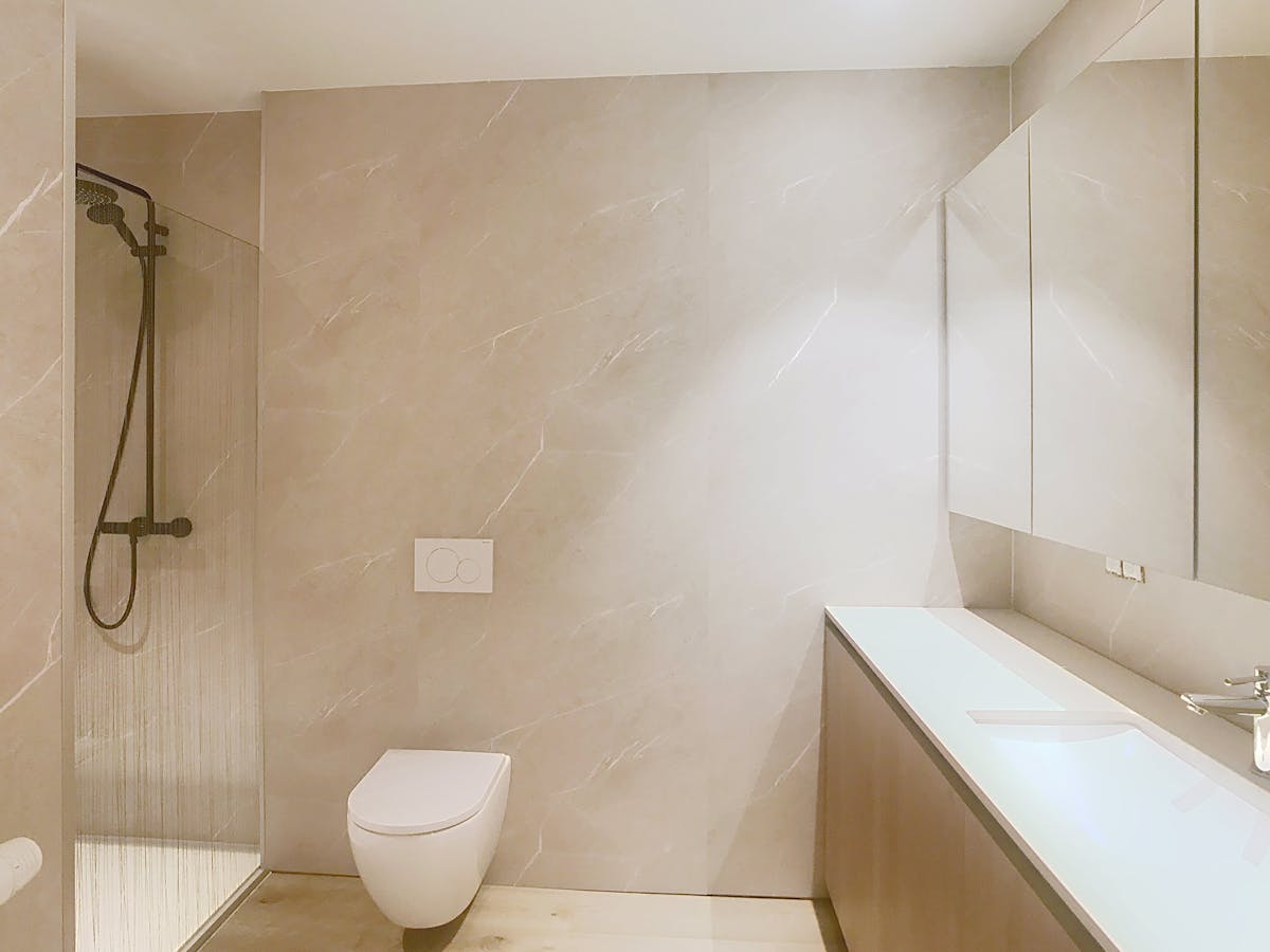 Recent gerenoveerde woning te huur in centrum Ieper - foto 4