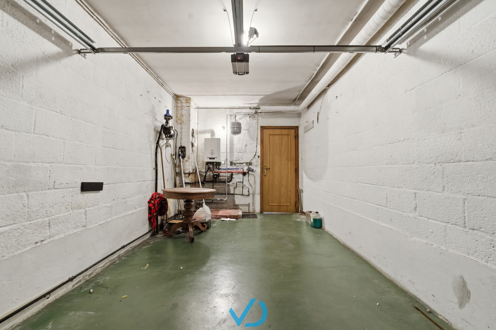 Ruime te renoveren woning met 4 slaapkamers, garage en zuidgerichte tuin in rustige wijk van Poperinge! - foto 5