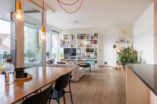 Bezoekmoment maandag 11 mei '26 tussen 16u en 18u <strong>mits het maken van een afspraak</strong>, dit kan online of via 09 395 05 40 / verhuur@concept-home.be.<br /><br />Op een vlot bereikbare locatie in Gent vindt u volgend instapklaar appartement:<br /><br /><strong>✨ Indeling:</strong>
<ul>
	<li>Inkomhal met vestiairekast</li>
	<li>Lichtrijke woonkamer met open, uitgeruste keuken </li>
	<li>Overdekt terras </li>
	<li>2 toiletten </li>
	<li>wasruimte</li>
	<li>3 slaapkamers (ook geschikt als bureau of dressing) </li>
	<li>Ondergrondse staanplaats </li>
	<li>Privé kelderberging</li>
</ul>
🛠️ <strong>Extra’s:</strong><br />Het appartement werd recent herschilderd en is voorzien van lichtarmaturen. Daarnaast zijn er verschillende vliegenhorren aanwezig en beschikt de zitruimte over een zonnescreen<br /><br /><strong>📍 Ligging &amp; bereikbaarheid:</strong><br />De ligging biedt een goede balans tussen rust en bereikbaarheid. In de directe omgeving vindt u supermarkten, buurtwinkels en een gevarieerd aanbod aan horeca.<br />Het centrum van Gent is vlot bereikbaar met de fiets of het openbaar vervoer en ook belangrijke invalswegen zijn nabij.<br /><br /><strong>🌳 Vrije tijd:</strong><br />In de buurt zijn er verschillende parken en mogelijkheden om te wandelen, fietsen of sporten.<br /><br />💶 Huurprijs: € 1.350 + € 75 forfaitaire kosten<br />📅 Beschikbaar: overeen te komen<br />Domicilie verplicht! 