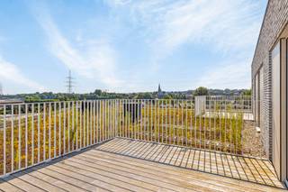 Avec 3 Chambres Spacieuses et Deux Salles de Bain Modernes. Cet appartement offre tout le confort nécessaire pour une vie détendue et agréable...