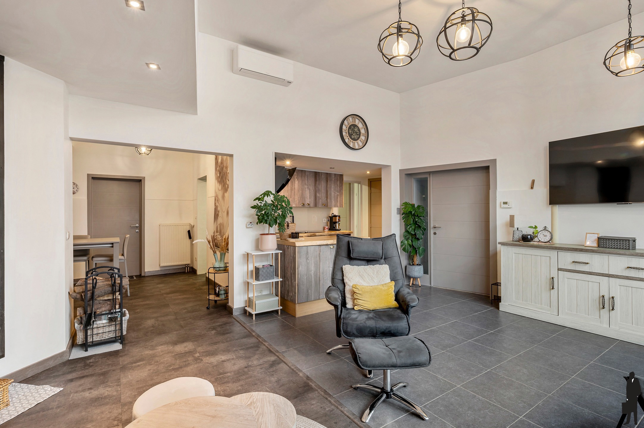 Zeer ruime en rustig gelegen met 3 slaapkamers en grote polyvalente ruimte. - foto 5