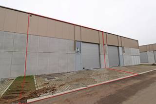 KMO-unit van 216 m² op het bedrijvenpark Thea te Tielt.De casco opslagruimte heeft een vrije hoogte van 6 meter en zijn voorzien van een automatische...