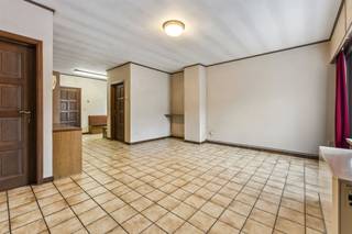 Woning met gelijkvloerse kamer op 950m2  Belangrijkste troeven:- Ruime woning van 171m2- 3 slaapkamers waarvan 1 gelijkvloers- Gelijkvloers wonen...