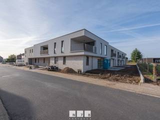 <p><strong>RESIDENTIE DE SPAR: IN HET CENTRUM VAN ELEN BIEDEN WE 13 ENERGIEZUINIGE NIEUWBOUWAPPARTEMENTEN TE HUUR AAN.<br /><br /><span>WERKWIJZE HUURDOSSIER<br /></span></strong><span>Interesse? Surf dan zeker naar onze advertentie via https://www.groepn.be/appartement-te-huur-in-dilsen-stokkem/7883084.<br />Uw kandidatuur kan ingediend worden via https://mijnhuurprofiel.be/whise/7883084?subdomain=n78-vastgoed.<br />Aanvaarding gebeurt steeds in overleg met de verhuurder op basis van de gevraagde gegevens en documenten.</span><strong><br /><br />ALGEMEEN<br /></strong>Het project omvat 13 appartementen met 2 slaapkamers en 1 appartement met 3 slaapkamers. Alle appartementen zijn voorzien van een ruim terras én een privatieve carport.<br /><strong><br />INDELING <br /></strong>Het gebouw bestaat uit een gelijkvloerse verdieping met 7 appartementen en een eerste verdieping waar zich eveneens 7 appartementen bevinden. Alle appartementen zijn volledig ingericht en voorzien van alle comfort. <br /><br />De appartementen zijn voorzien van een inkomhal, apart toilet, ruime woonkamer met open geïnstalleerde keuken, berging, 2 of 3 slaapkamers en een mooi, ingerichte badkamer. Alle appartementen beschikken over een ruim terras en de gelijkvloerse appartementen hebben bovendien aansluitend een private tuin.<br /><br /><strong>ZONNEPANELEN</strong><br />Alle appartementen zijn voorzien van privatieve zonnepanelen die aldus aangesloten zijn op het betreffende appartement. De appartementen zijn bijzonder energiezuining en hebben een max. E-peil van E10. Als huurder geniet u dus van een lage energiefactuur. <br /><br /><strong>CARPORTS &amp; PARKEERPLAATSEN</strong><br />Elk appartement beschikt over zijn eigen privatieve carport. Bovendien zijn er nog 7 buitenparkings beschikbaar die kunnen bijgehuurd worden. <br /><strong><br />WERKWIJZE HUURDOSSIER<br /></strong>Interesse? Surf dan zeker naar onze advertentie via<br />Uw kandidatuur kan ingediend worden via<br />Aanvaarding gebeurt steeds in overleg met de verhuurder op basis van de gevraagde gegevens en documenten.<br /><br /><strong>HUURPRIJZEN EN BELANGRIJKE HUURINFO <br /></strong>- Maandelijkse huurprijs: 945 EUR tot 1.075 EUR per maand, afhankelijk van het appartement.<br />- Gemeenschappelijke kosten: 75 EUR of 85 EUR per maand, afhankelijk van het appartement.<br />- Huurwaarborg: 3 maanden huur.<br />- Gewenste duur huurcontract: in onderling overleg.<br />- Onmiddellijk beschikbaar.<br />- Kosten plaatsbeschrijving in- én uitrede zijn voor de helft ten laste van de huurder.<br />- Verschillende oppervlaktes beschikbaar.<br /><br />Bekijkt u deze advertentie via een aanverwante vastgoedsite, surf dan zeker naar onze website <strong>www.N78vastgoed.be</strong> voor een uitgebreide beschrijving en foto's. <strong>Meer info: +32 (0)491 53 54 24 of silvia@N78vastgoed.be.</strong></p>