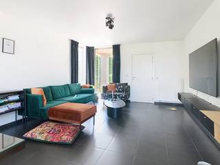 De snelste manier om een bezoek te brengen aan dit appartement? Vraag je bezoek aan via de rode knop op onze website (www.dewaele.com) en je...