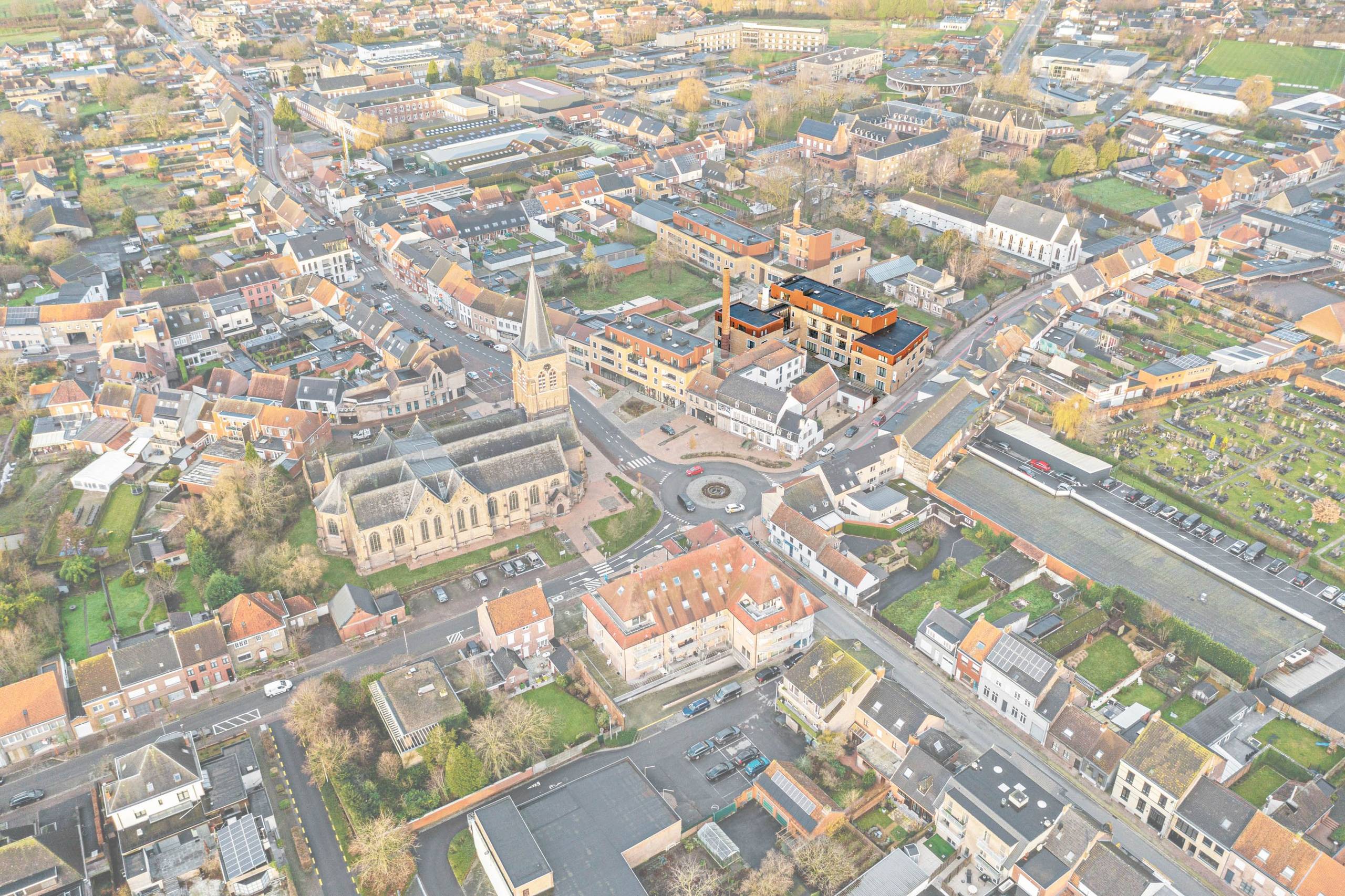 Uiterst centraal gelegen parkeerplaats te huur in centrum Kortemark - foto 4