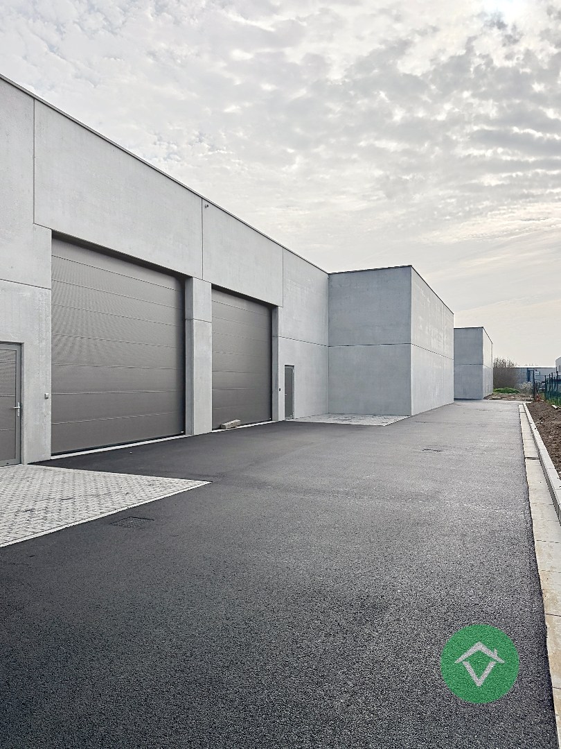 Nieuwbouw loods KMO-UNIT te koop – 256 m² met 1 parkeerplaats inbegrepen op de industriezone te Aartrijke - foto 1