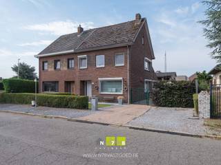 *IN OPTIE *HALFVRIJSTAANDE WONING MET 3 SLAAPKAMERS OP EEN PERCEEL VAN 3A84CA TE MAASMECHELEN.ADRES- Boudewijnlaan 20, 3630 Maasmechelen.TROEVEN-...