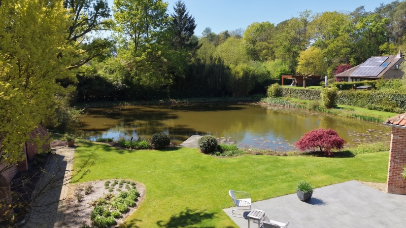 Exclusief gelegen villa van 345m² op 30 are met grote vijver - foto 3