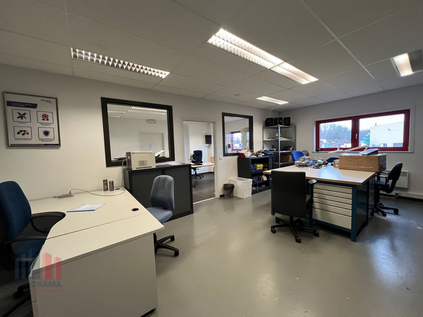 Warehouse of 211 m² with 250 m² offices, great visibility from the Pontbeeklaan (N9) - photo 3